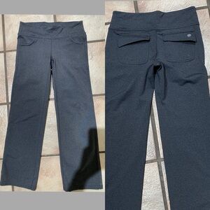 Athleta size medium grey stretch workout leggings, straight leg w/ 4 pockets
